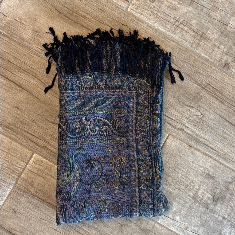 Elegant Reversable Multicolor Paisley Scarf - Picture 3 of 3